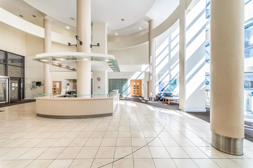 1 bedroom apartment for sale in Landmark Place, Cardiff, CF10