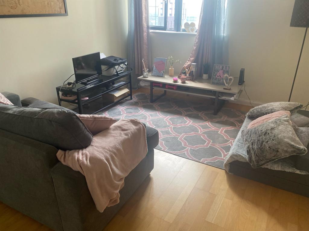 1 bedroom apartment for sale in Landmark Place, Cardiff, CF10