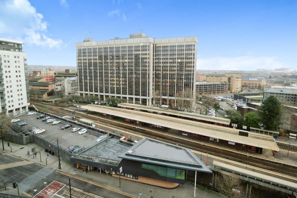 1 bedroom apartment for sale in Landmark Place, Cardiff, CF10