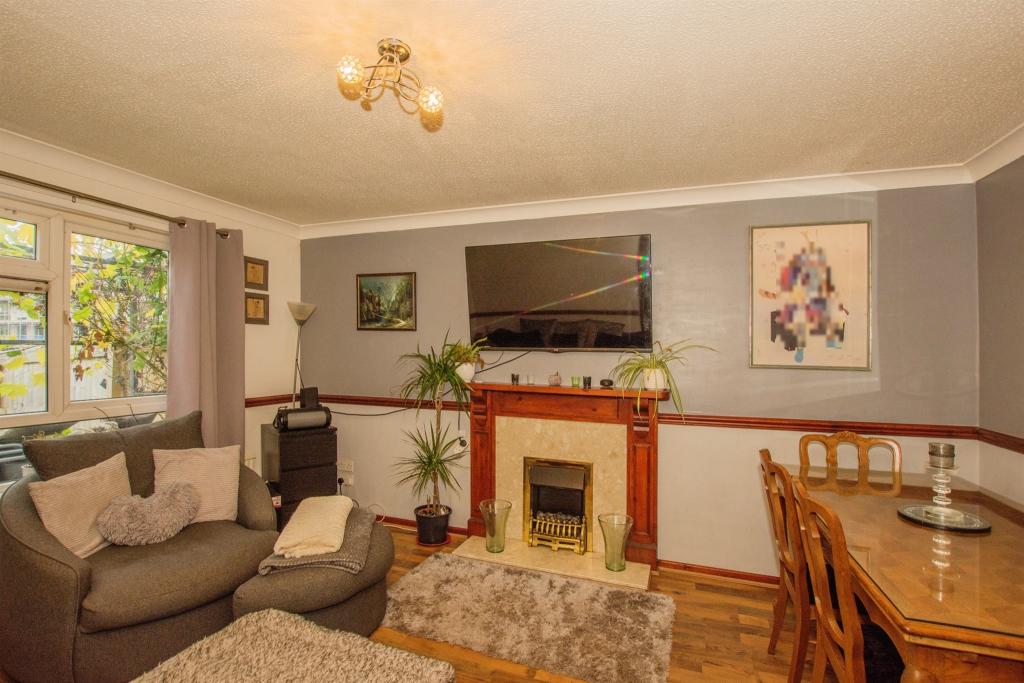 4 bedroom terraced house for sale in Brynheulog, Pentwyn, Cardiff, CF23