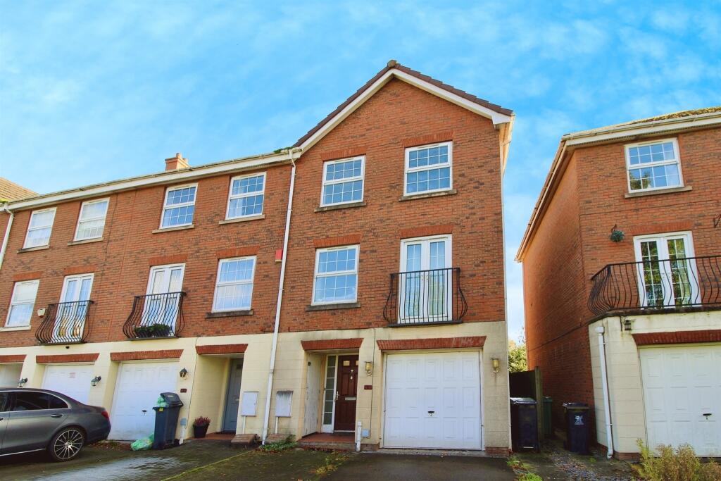 4 bedroom house for sale in Beaufort Square, Cardiff, CF24