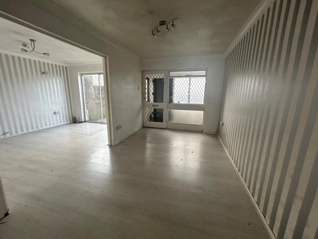 3 bedroom end of terrace house for sale in CoedYGores, Llanedeyrn