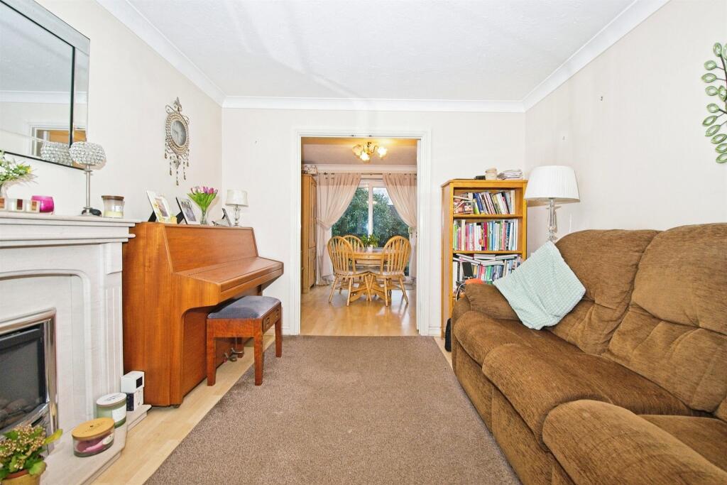 4 bedroom detached house for sale in Dartington Drive, Pontprennau, Cardiff, CF23