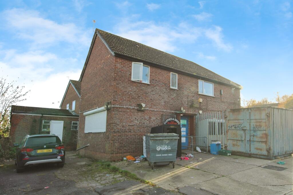 Additional property image - Glyn Coed Road, Cardiff
