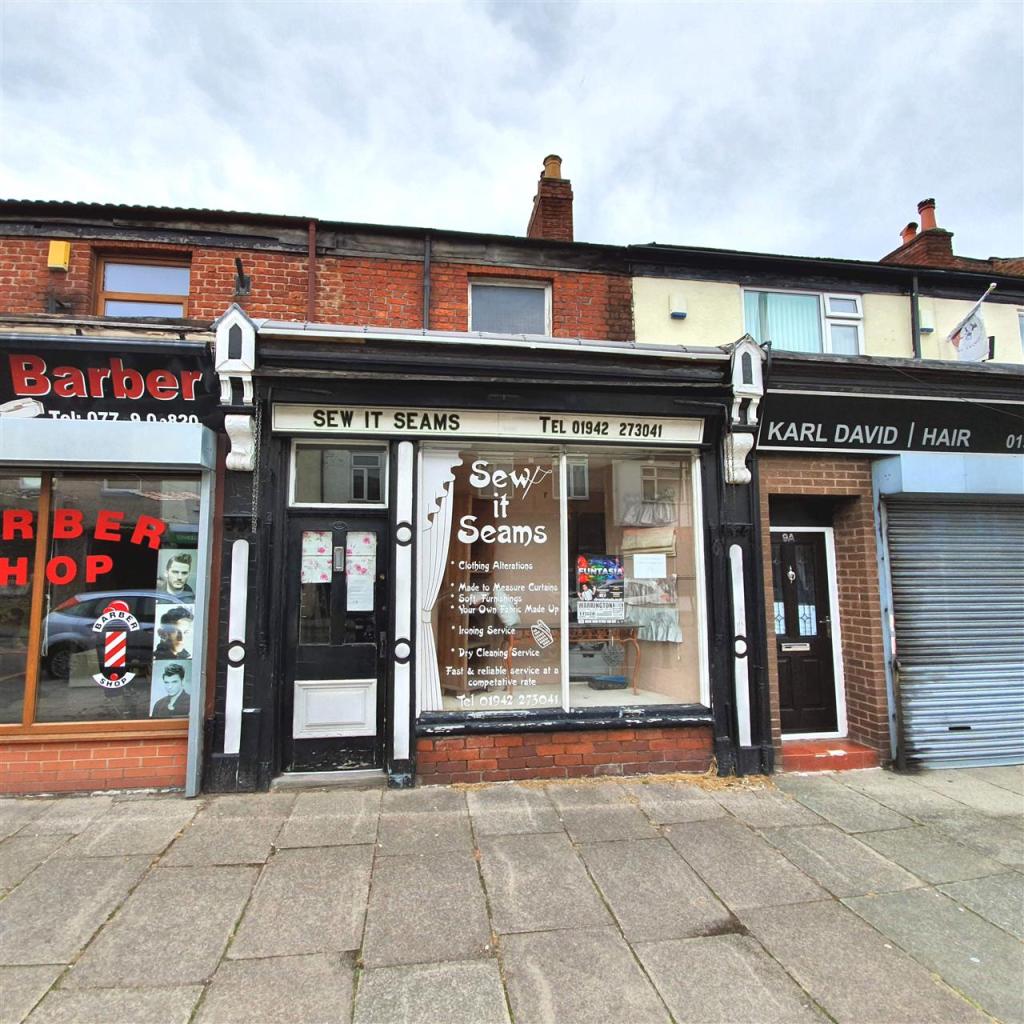 3 bedroom terraced house for sale in Heath Street, Golborne, Warrington. WA3 3BN, WA3