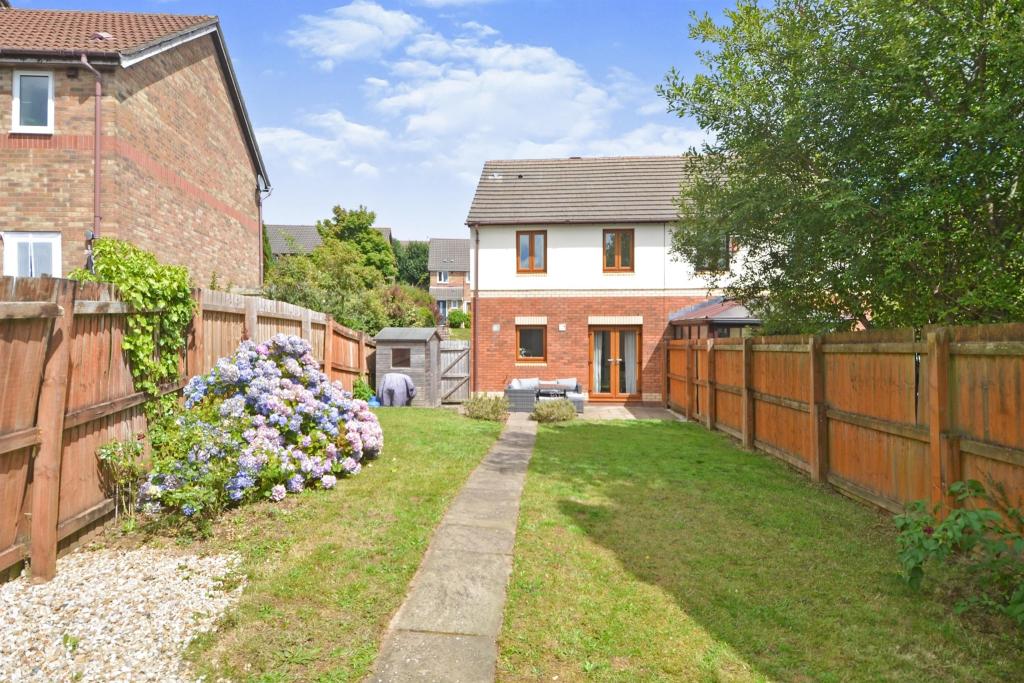 3 bedroom semidetached house for sale in Pen Bryn Hendy, Miskin