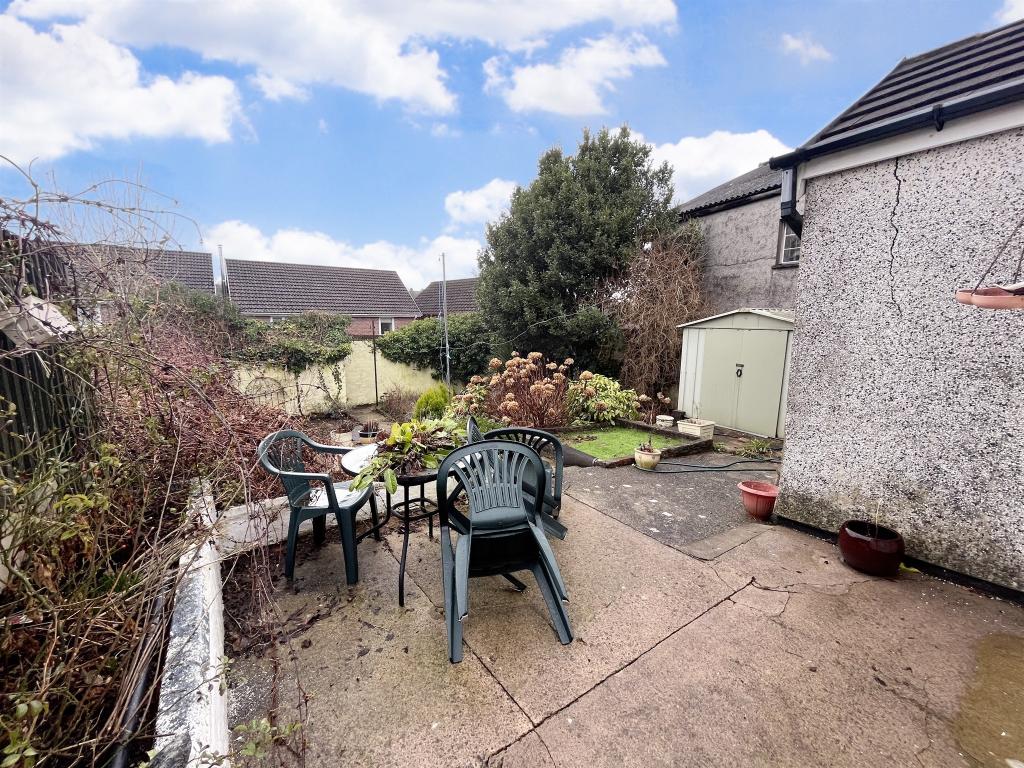 3 bedroom end of terrace house for sale in High Street, Tonyrefail