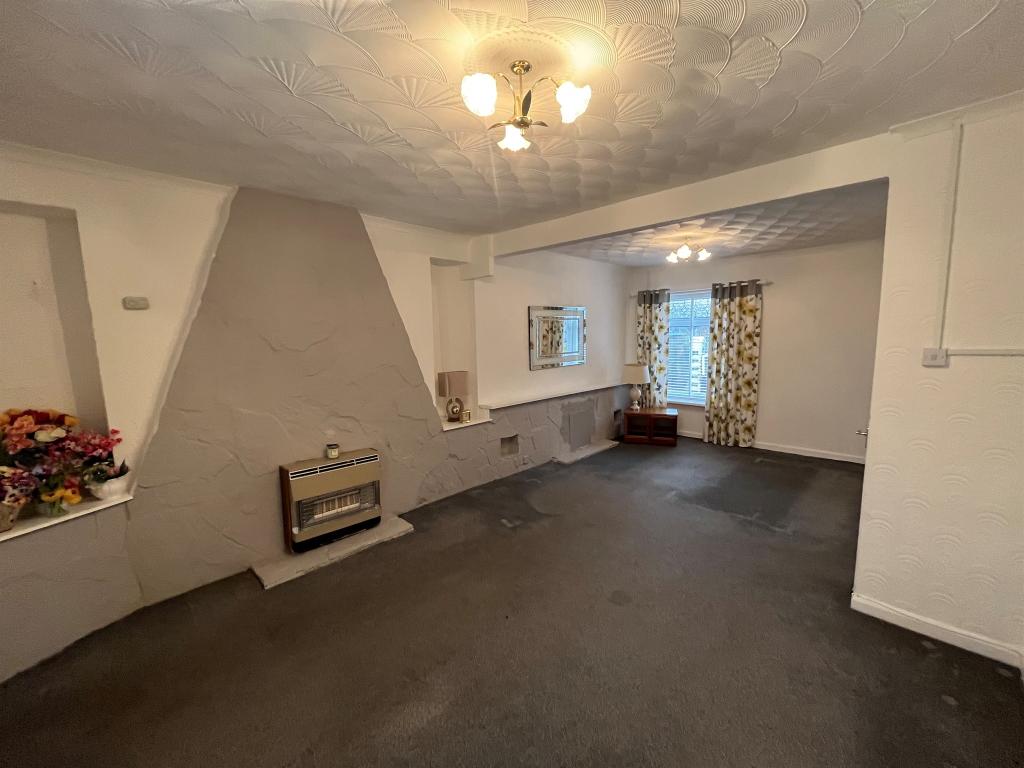 3 bedroom end of terrace house for sale in High Street, Tonyrefail