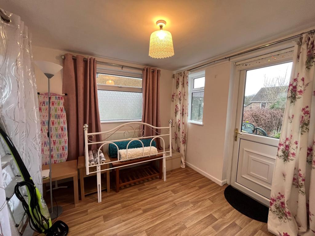 3 bedroom end of terrace house for sale in High Street, Tonyrefail