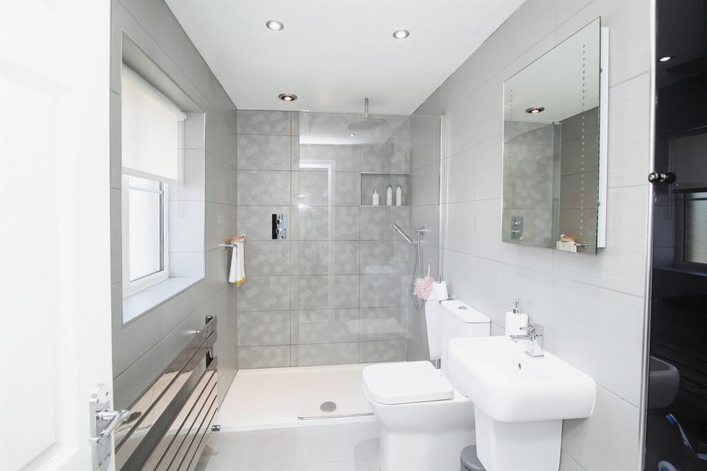 4 bedroom detached house for sale in Ffordd Y Dolau, Llanharan