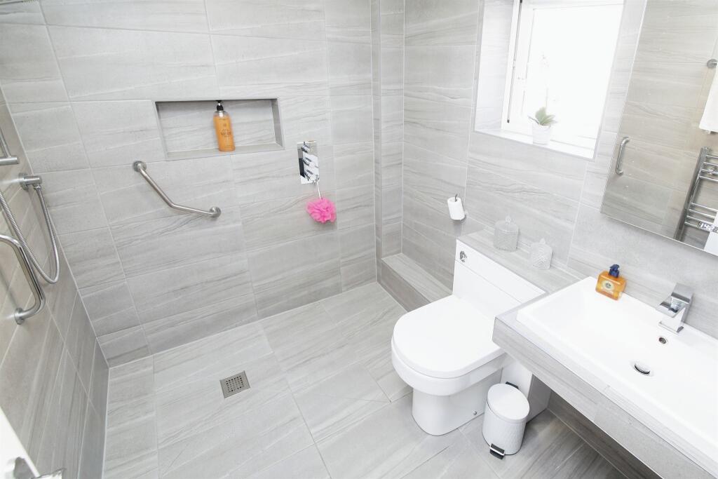 4 bedroom detached house for sale in Ffordd Y Dolau, Llanharan