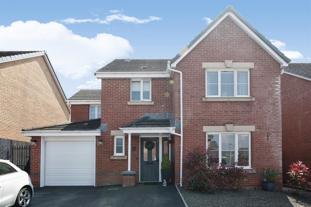 4 bedroom detached house for sale in Ffordd Y Dolau, Llanharan