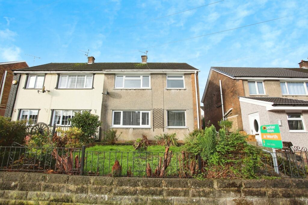 3 bedroom semidetached house for sale in Woodland Road, Beddau