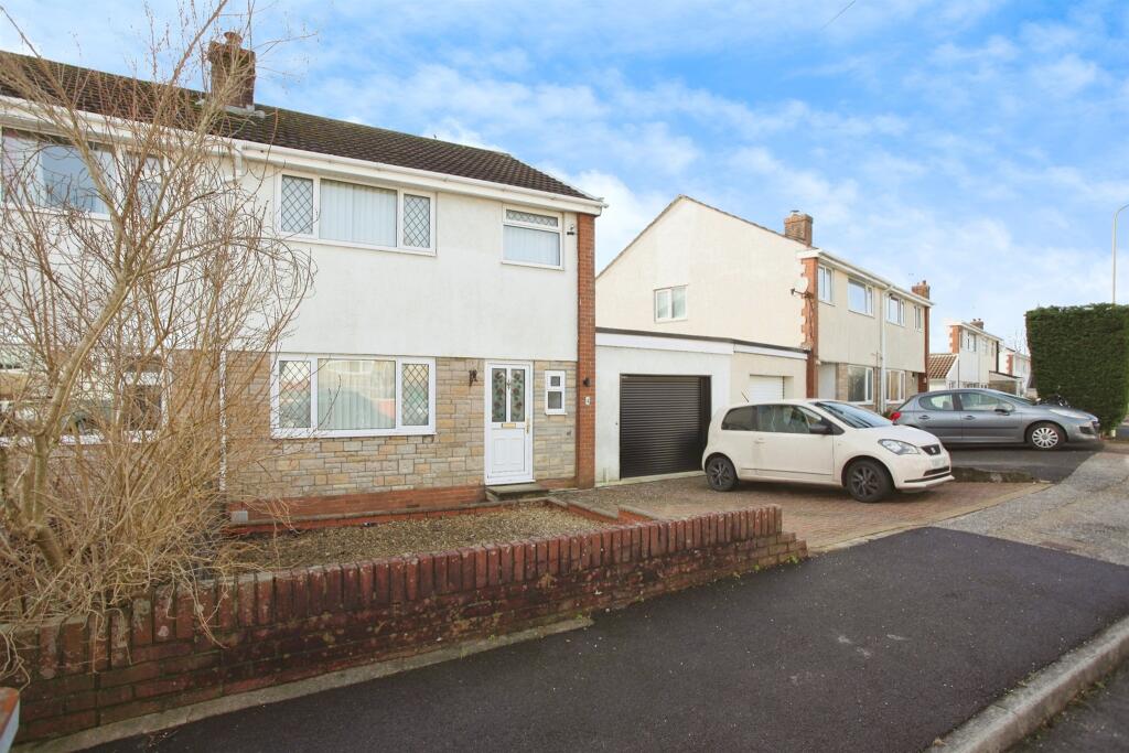 3 bedroom house for sale in Cwrt Pentwyn, Llantwit Fardre, Pontypridd, CF38