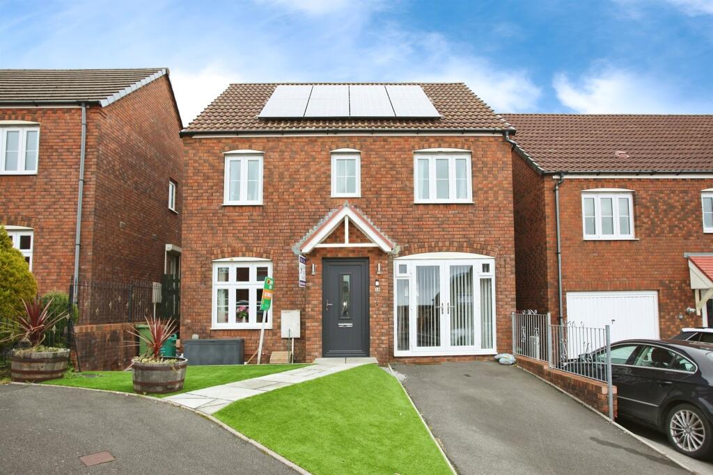 3 bedroom detached house for sale in Llewellyns View, Gilfach Goch