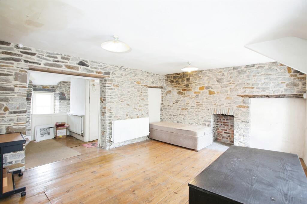 1 bedroom semidetached house for sale in Swan Street, Llantrisant