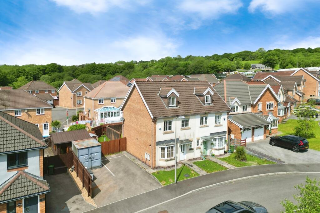 4 bedroom semidetached house for sale in NantYFron, Tonyrefail