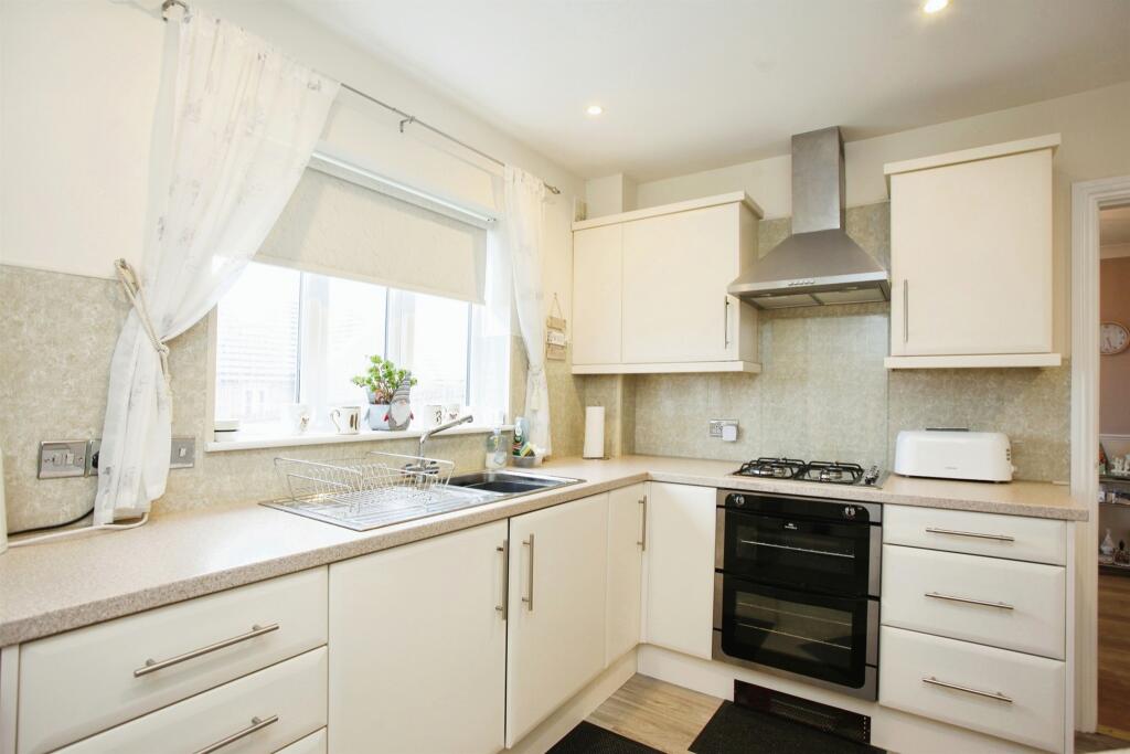 4 bedroom detached house for sale in Beech Wood Drive, Tonyrefail