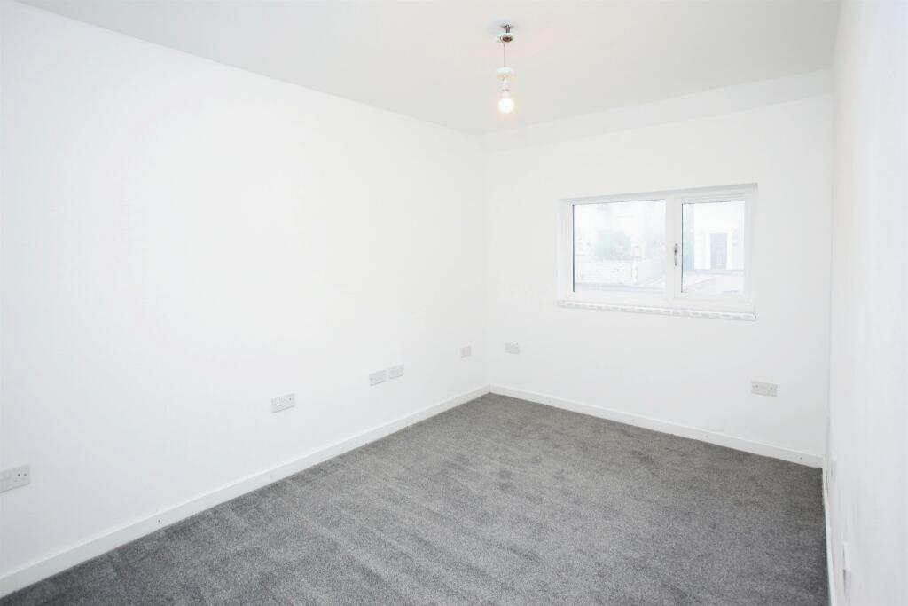 Additional property image - Heol Brynteg, Tonyrefail, PORTH