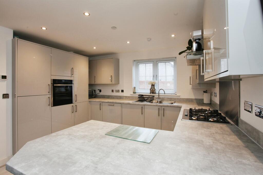 Additional property image - Comin Y Coed, Tonyrefail, Porth