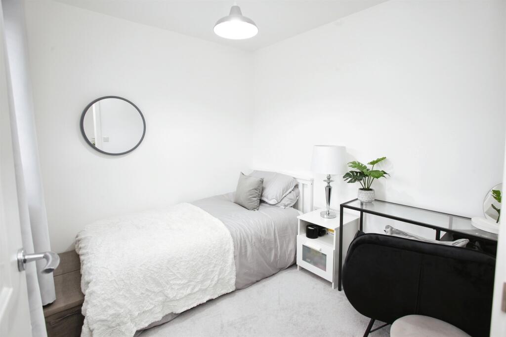 Additional property image - Comin Y Coed, Tonyrefail, Porth