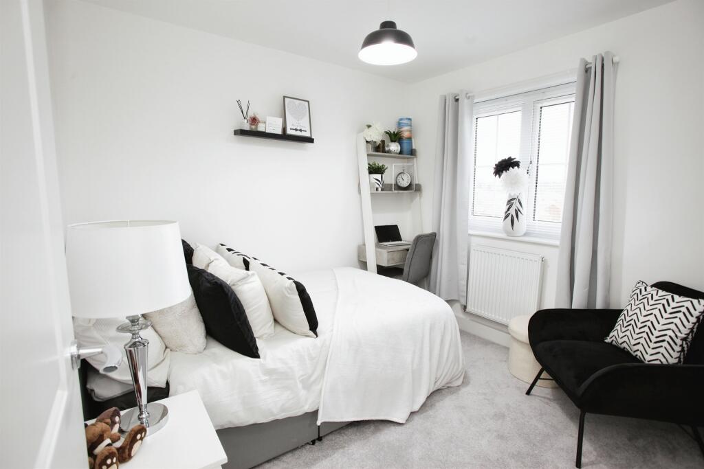 Additional property image - Comin Y Coed, Tonyrefail, Porth