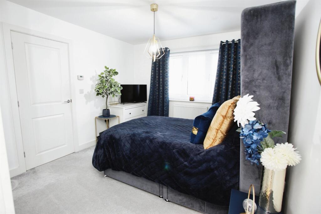 Additional property image - Comin Y Coed, Tonyrefail, Porth