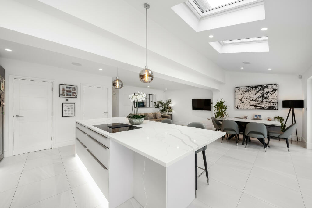 Additional property image - Roundwood,  Chislehurst, BR7
