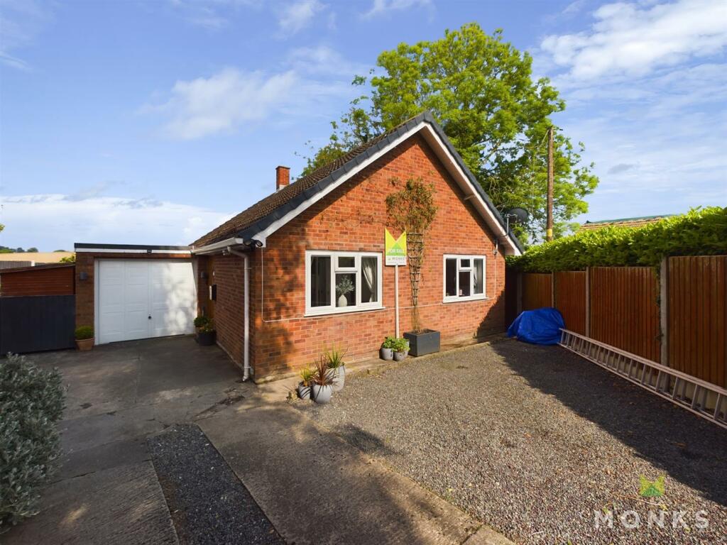 3 bedroom detached bungalow for sale in Broomhall Lane, Bomere Heath
