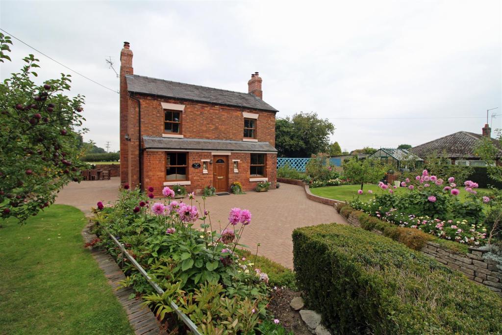 4 bedroom detached house for sale in Tilley Road, Wem, Shropshire, SY4