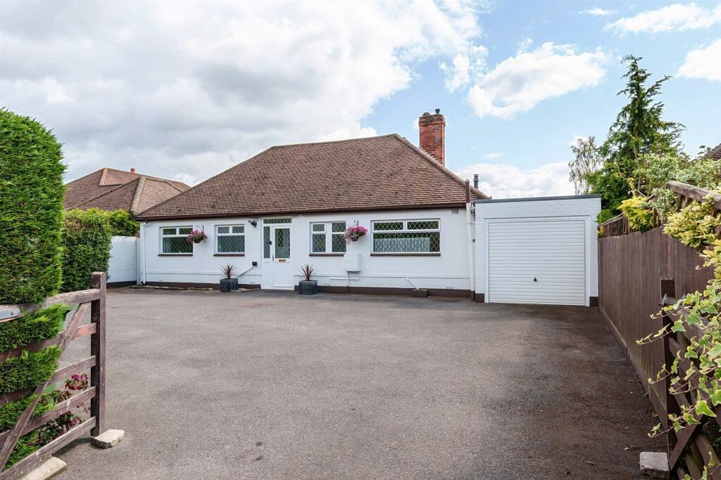 4 bedroom detached house for sale in Brook Lane, Warsash, SO31