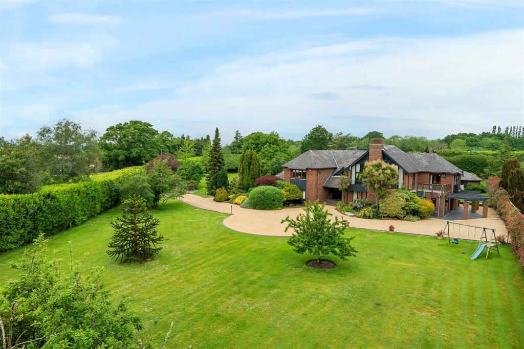 5 bedroom detached house for sale in Brook Avenue, Warsash, SO31