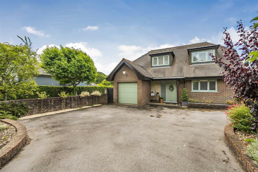 3 bedroom detached house for sale in Dibles Road, Warsash, SO31