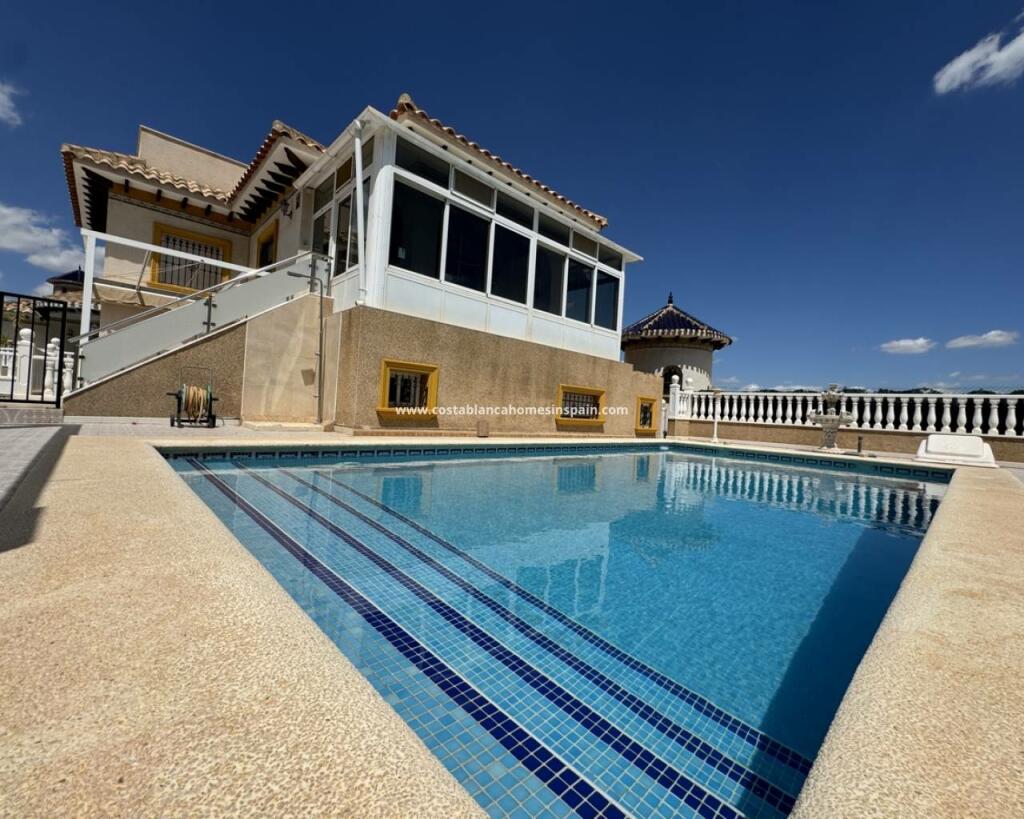 4 bedroom villa for sale in Villamartin, Spain