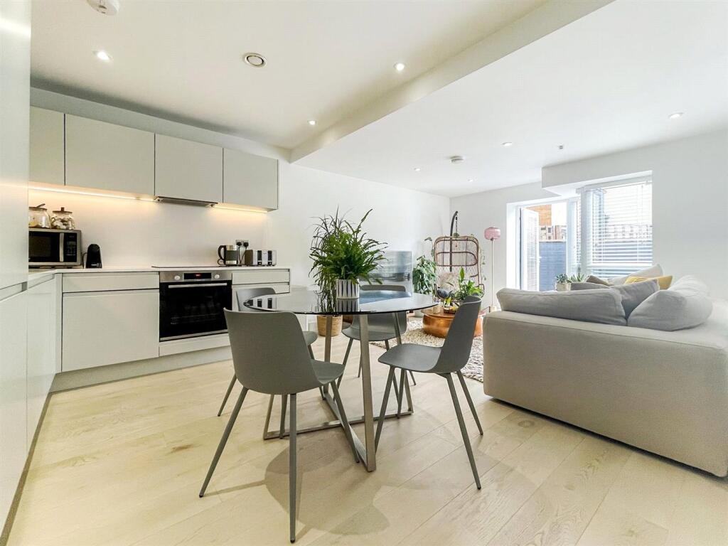 Main image of property: Library House, New Road, Brentwood, CM14
