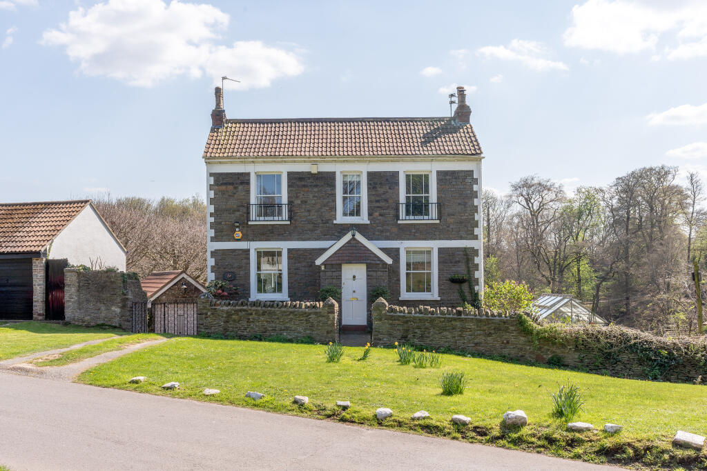 3 bedroom detached house for sale in Highcliffe, Frenchay Common, BS16