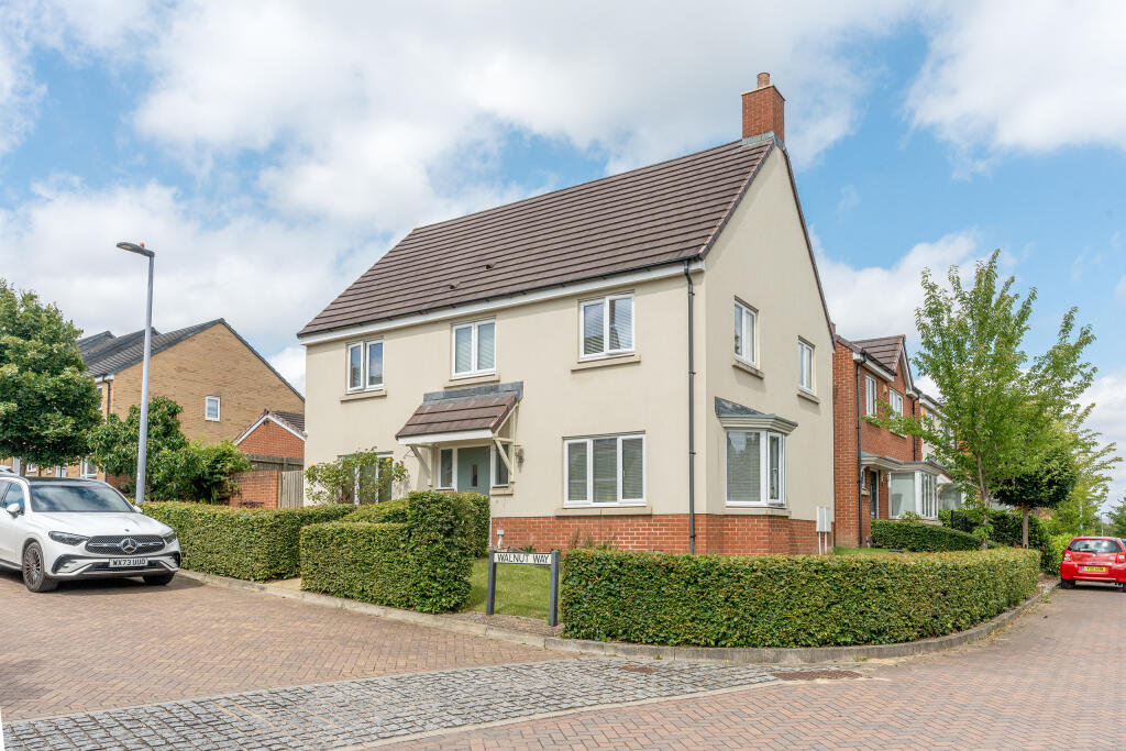 4 bedroom detached house for sale in Walnut Way, Lyde Green, Bristol