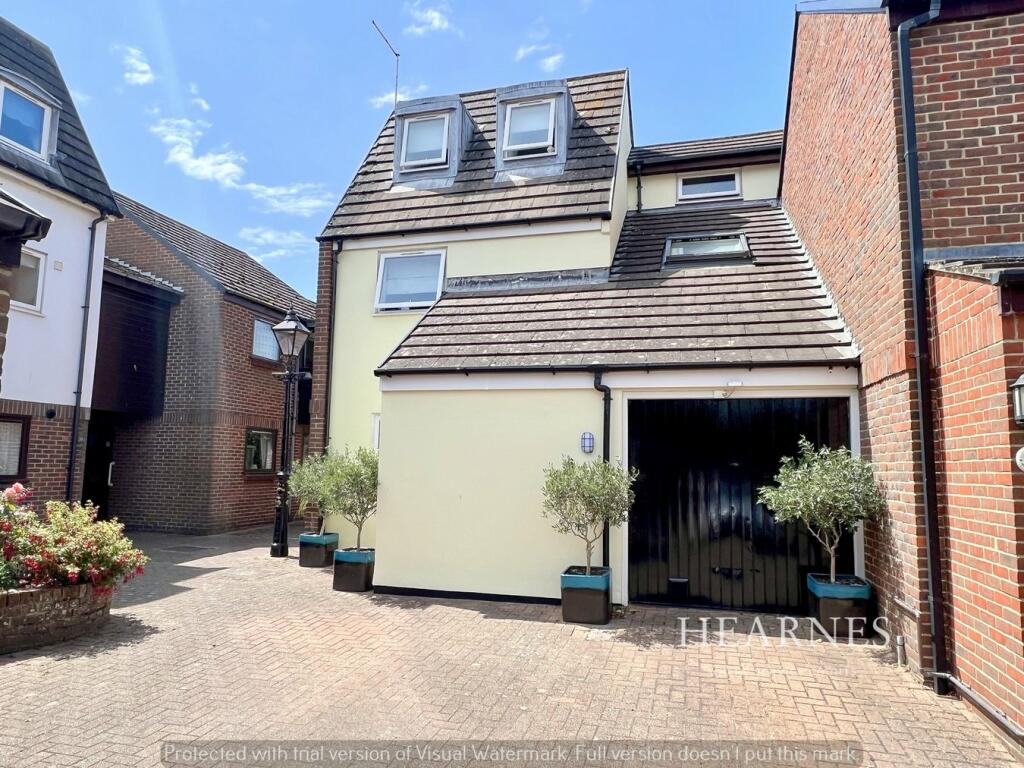 4 bedroom semi-detached house for sale in Poplar Close, Old Town Poole, Poole, BH15