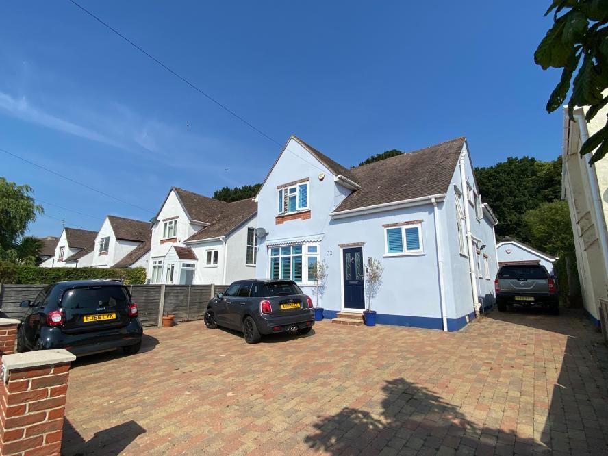 4 bedroom detached house for sale in Lake Drive, Hamworthy, Poole, BH15 4LT, BH15