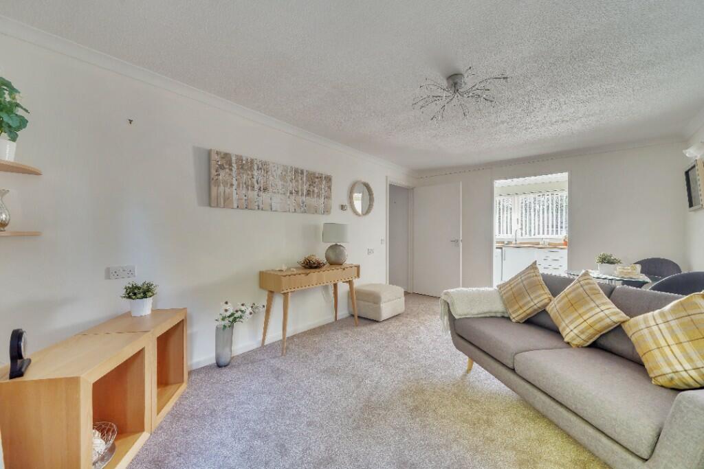 2 bedroom retirement property for sale in Oaktree Court, Willen, Milton