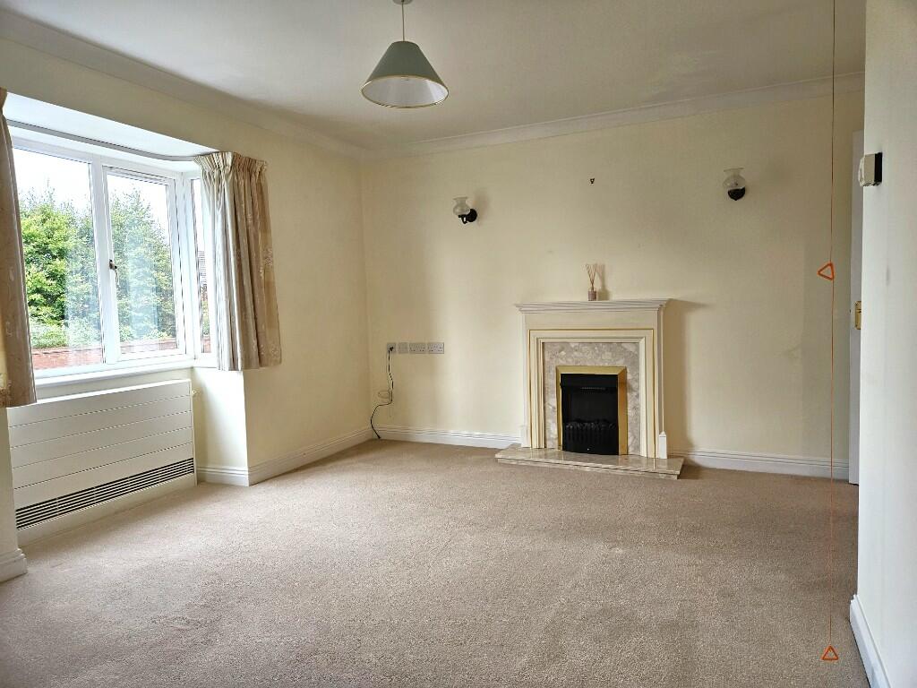 2 bedroom retirement property for sale in Bushmead Court, Luton, LU2