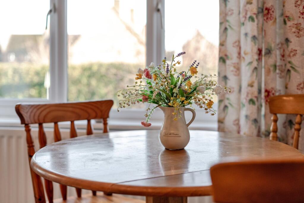 Main image of property: Knights Lane, Tiddington, Stratford-upon-Avon, CV37