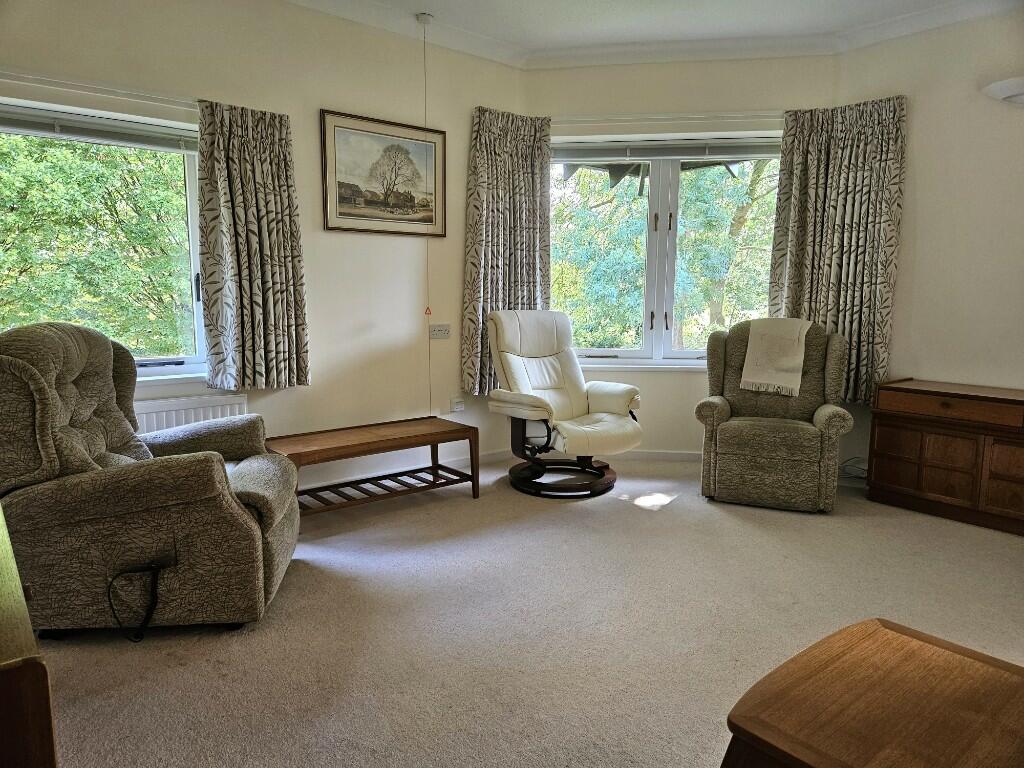 2 bedroom retirement property for sale in Oaktree Court, Willen, Milton