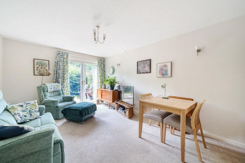 2 bedroom retirement property for sale in Oaktree Court, Willen, Milton