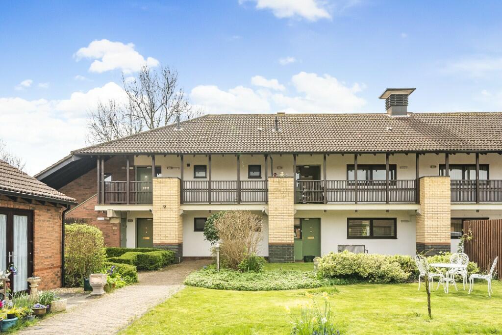 2 bedroom retirement property for sale in Oaktree Court, Willen, Milton