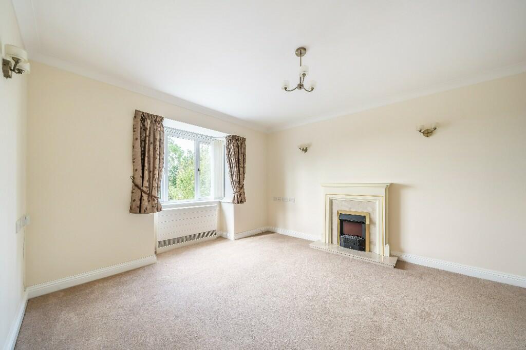 2 bedroom retirement property for sale in Bushmead Court, Luton, LU2