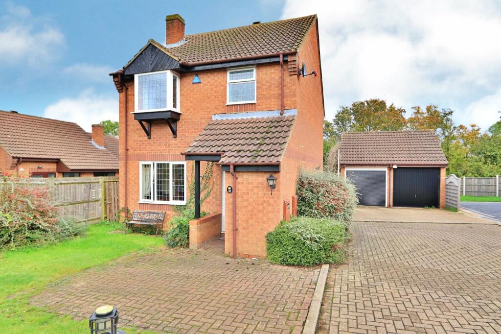 3 bedroom detached house for sale in Saddlers Place, Downs Barn, Milton