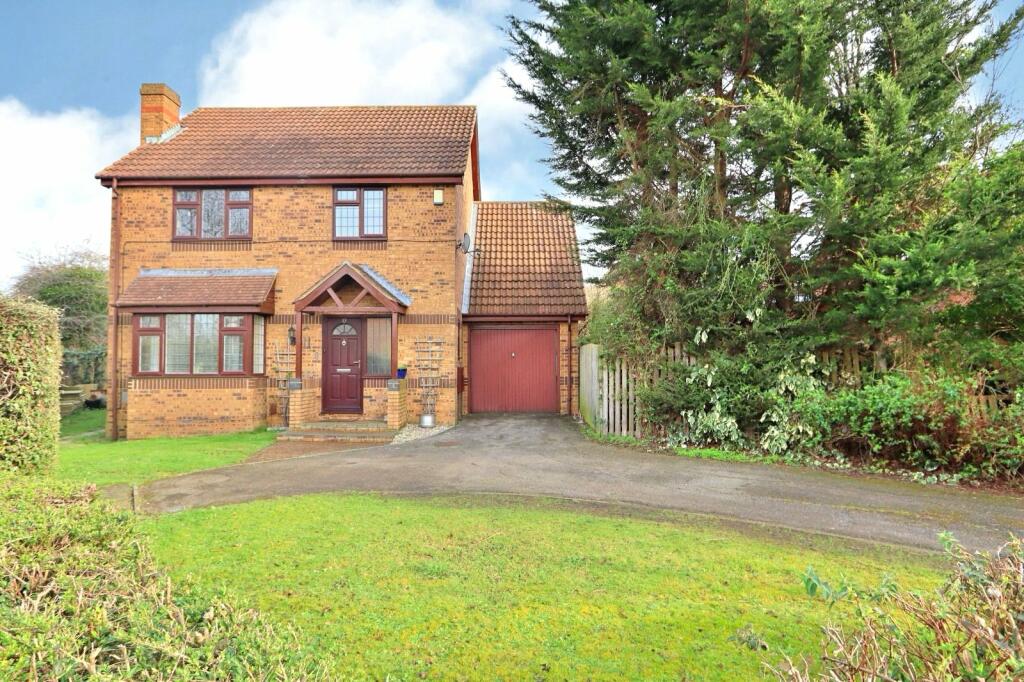 4 bedroom detached house for sale in Wheelers Lane, Bradville, Milton Keynes, Buckinghamshire, MK13