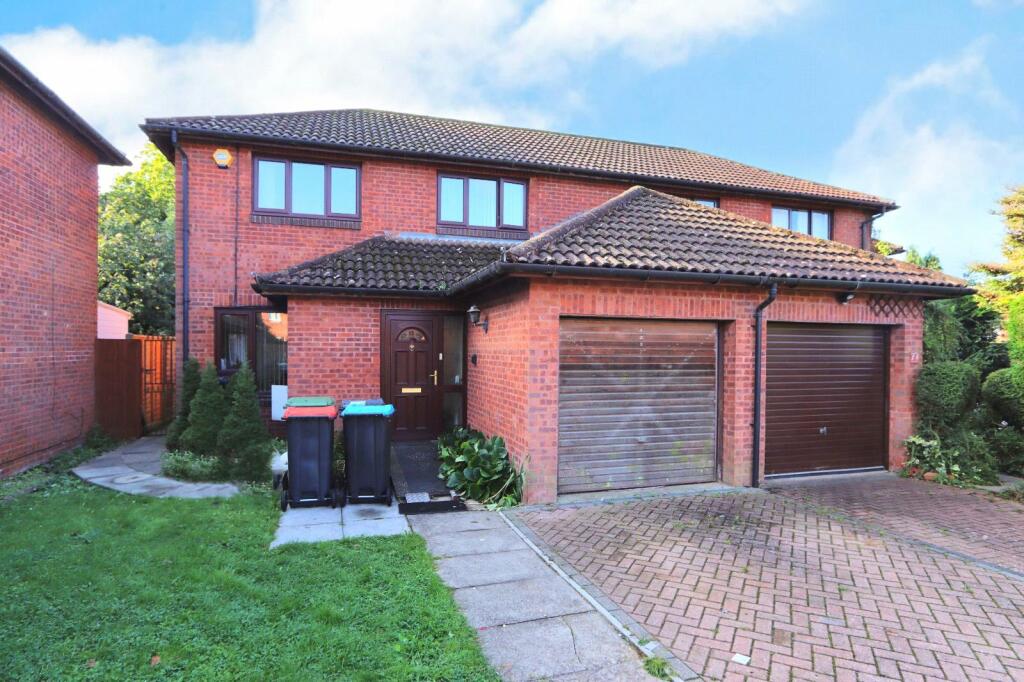 3 bedroom semidetached house for sale in Brindlebrook, Two Mile Ash