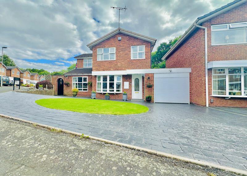 4 bedroom detached house for sale in Swallowfields Road, Northway